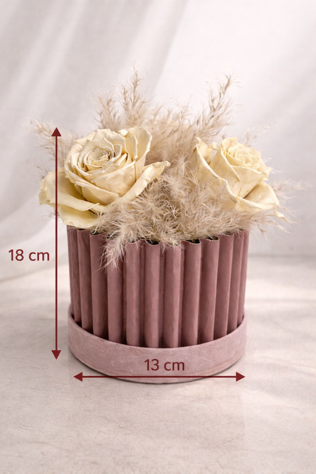 Velours d’Aube – Flower Box con 3 Rose Avorio Stabilizzate e Pampas (18 cm)